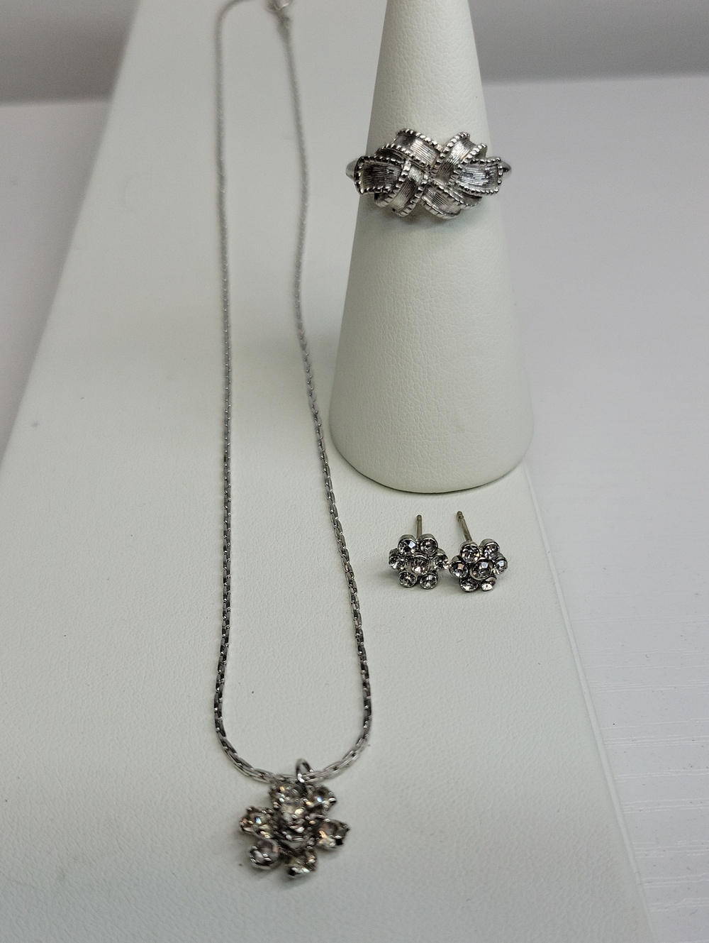 Avon Necklace & Stud Earring Set With Sz7 Avon Ring